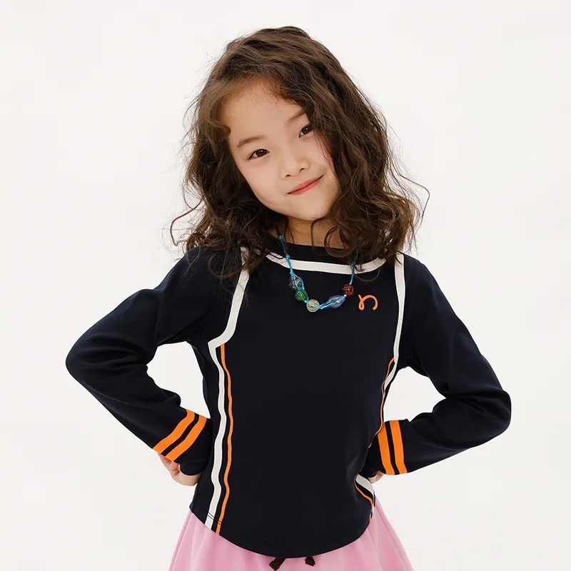 深色拼色长袖，正面穿搭